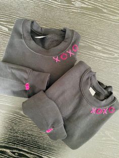 Amazing black crew neck sweatshirt embroidered with hot pink XOXO Also available in youth sizes check the other listings for kids! Patchwork Clothes, Unique Sweatshirt, Embroidered Clutch, Embroidered Crewneck, Embroidered Heart, Denim Button Down, Embroidered Hoodie, Embroidered Tshirt, Crop Shirt