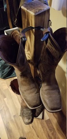 Cowboy Boot Rack 6 Cap Boot Tree - Etsy Canada Woodworking Project Ideas, Creative Woodworking, Boot Stand