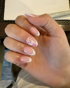 Short Almond Acrylic Nails Flower, Cute Summer Nail Designs Almond, Soft Almond Nails Designs, Nails Acrylic Hibiscus, Hawaii Nails Almond Shape, Nail Designs Almond Shape Summer, Hawai’i Nails, Short Almond Gel Nails Ideas, Almond Nails Hibiscus