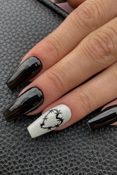 Trendy Black Nails, Rocker Nails, Ongles Goth, Nails Edgy, Rock Nails, Concert Nails, Black And White Nails, Black Gel Nails, Nails Bright