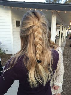 Healthier Hair, Medium Hairstyles, Hair Stylies, Aesthetic Hair, Hairstyles Haircuts, Hair Dos, Half Up, Hair Day, Pretty Hairstyles