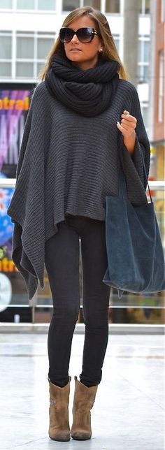 Best Women's Street Fashion for Fall/Winter Poncho Ideas, Women Winter Fashion, Poncho Outfit, Comfy Outfits Winter, Fun Outfits, Comfy Winter, Woman Walking, Winter Styles, Winter Attire