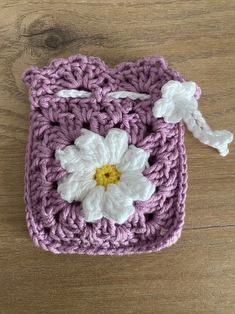 a crocheted square with white flowers on it