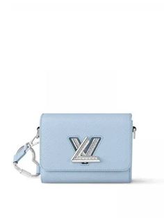 Gender: Women Brand: LOUIS VUITTON Product Name: Twist PM Candy Blue M24037 Bags Alora Code: 70865138 Origin: Italy Designer Style ID M24037 Louis Vuitton Twist, Timeless Handbag, Chic Me, Luxe Fashion, Designer Style, Bags Designer Fashion, Product Name, Exclusive Bag, Buying Gifts