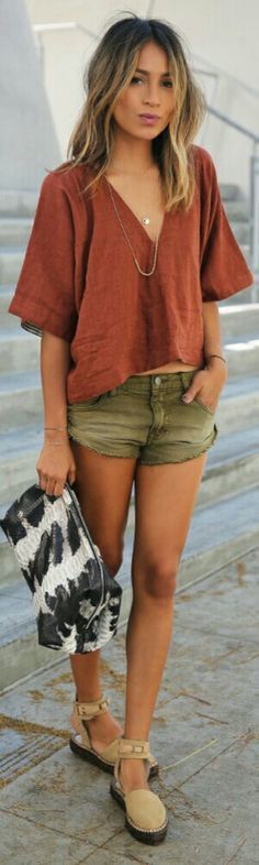 EARTH TONES. Shop more beautiful earth tones at www.lovefromcyprus.com Stylish Spring Outfit, Denim Shorts Outfit, Boho Mode, Summer Shorts Outfits, Mode Boho, Womens Fashion Casual Summer, Teenage Fashion, Cotton Blouse, Estilo Boho