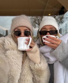 Park City Utah Winter Outfits, Vinter Mode Outfits, Ski Trip Outfit, Looks Adidas, 00s Mode, Stile Blair Waldorf, Adrette Outfits, Ski Style, Cabin Trip