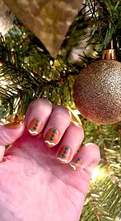 Simple Christmas Nails Winter New Years, Christmas Nail Designs Easy Short Nails, Easy Christmas Nails For Short Nails, Christmas Nails To Do At Home Easy, Christmas Nail Ideas For Kids, Christmas Nails Diy Easy, Simple Christmas Nails For Kids