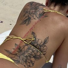 Red And Black Back Tattoo, Spine Tattoo With Flowers, Black Women Back Tattoos, Large Side Tattoos Women, Lily Tattoo Back, Big Arm Tattoos Women, Shaded Tattoos Women, Large Hip Tattoos Women, Flower Tattoos On Back