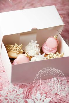 Pink Christmas Desserts, Pink Christmas Cupcakes, Pink Christmas Cake, Festive Cupcakes, Pink Macarons, Fancy Sprinkles, White Chocolate Truffles, Holiday Cupcakes, Colorful Cupcakes