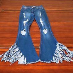 Nwot Bell Bottom Festival Jeans With Lots Of Fringe At The Bottom Of Each Leg. Size Medium. Measurements In Pictures Are For The Medium Only. New Without Tags. Frayed Jeans Outfit, Ugly Clothes, Upcycle Denim, Long Sleeve Backless Dress, Ugly Outfits, Outfit References, Jean Skirts, Diy Denim, Blue Jean Skirt