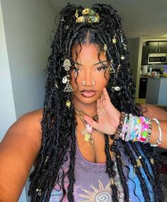 #aesthetic #earth #fashionicon #baddie Cute Box Braids Hairstyles, Protective Hairstyles Braids, Pretty Braided Hairstyles, Hot Hair Styles, Locs Hairstyles, Goddess Braids