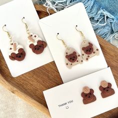 【THEME】 Teddy bear 【MATERIALS】 The earring accessories are plated in 14K gold ( studs) and 18K gold (dangles), so they are safer for the sensitive skin. The main body is made of polymer clay from Staedtler Fimo. 【COLORS】 Beige brown 【HOW IT IS MADE】 Purely by hand! I use polymer clay to make different shapes and figures. Then they are heated under 110℃ in the oven for 30min. After cooling down, I connect all the elements with metal accessory part. Voila! A pair of beautiful earrings is made! 【CA Earring Accessories, Metal Accessories, Hypoallergenic Earrings, Luxembourg, Cleaning Jewelry, Beige Brown, Gold Studs, Polymer Clay Earrings, Accessories Earrings