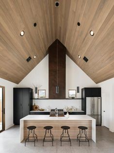 35+ Top Kitchen Designs 2022 | HGTV Dapur Skandinavia, Chalet Modern, Herringbone Tile Backsplash, Model Dapur, Pitched Ceiling, Wooden Ceiling, Canal House, Fireclay Tile, Herringbone Tile