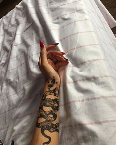 Pinterest Tattoos, Around Arm Tattoo, Snake Tattoo Design, Stylist Tattoos, E Tattoo, Aesthetic Tattoo, Tattoo Life, Dream Tattoos