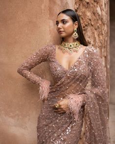 Our All Time Fav 🫶🏽..... take it from us - nothing beats a saree 🤌🏼 A reception must-have with the unique color combination and feather detailing, if you are looking for something off-beat and elegant. NORA - Dusty grey saree with delicate rose gold embroidery of sequins and buggle beads. The feather detailing on pallu and sleeves along with the shoulder cape has our heart. Cosmos: A Cocktail Affair Discover the collection: Online at Roujeofficial.com via link in bio Calcutta | Hyderaba... Reception Sari Look, Saree To Wear In Wedding, One Piece Dress For Reception Party, Cocktail Party Indian Outfit, Reception Net Saree Bridal, Feather Saree Designs, Saree With Feathers, Saare For Wedding