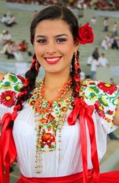 Traditional Mexican Hairstyles For Women, Mexican People, Beyonce Hair, Latina Hair