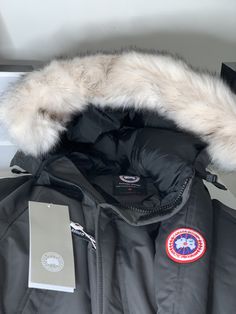 Canada Goose Women Outfits, Aesthetic Canada, Canada Goose Coat, Paris Instagram Pictures, City Life Photography, Canada Goose Women, Cute Nike Outfits, All Nike Shoes, Baddie Outfits Ideas