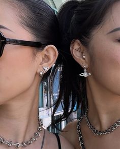 Vega Twins Zodiac Academy, Vega Twins, Vivienne Westwood Earrings, Vivienne Westwood Jewellery, Zodiac Academy, Pretty Ear Piercings, Earrings Aesthetic, Dope Jewelry