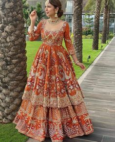 Latest Bridal Lehenga, Desi Wedding Dresses, Wedding Lehenga Designs, Indian Bride Outfits, Latest Bridal Dresses, Pakistani Fancy Dresses, Indian Dresses Traditional, Bridal Dress Fashion, Indian Bridal Dress