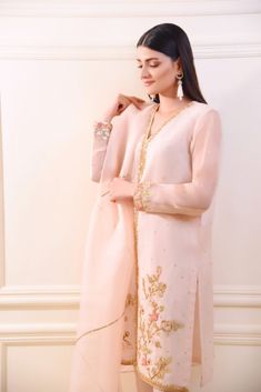 Soft pastel pink makes for this beautiful handmade formal, crafted in french knots, gotah, sequins and Dabka, a timeless three piece that is perfect for engagement, daytime nikkah and valima events.   Delivery Time: 4 to 8 weeks Fancy Suits, Eastern Wear, Agha Noor, Zardozi Work, Fancy Suit, Suit Ideas, Sandwich Cake, Pakistani Dresses Casual, Salwar Kamiz