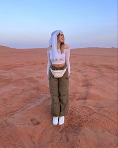 #SaudiArabia #ArabiaSaudita #Desert #Riyadh #Dammam #Arabia Saudi Arabia Saudita Desert #Deserto #Desertpics #Desertoutfit Desert #desertsand #Dubai #Dubaipics #Arabiapics #VisitSaudi Camels #Camels #Camelspics VisitSaudi Desert pics inspo #AbuDhabi  Dubai pics inspo Dubai outfit inspo Outfit For Desert Trip, Desert Trip Outfit, Dubai Sand Dunes Outfit, Saudi Arabia Outfit, Desert Aesthetic Outfit, Dubai Desert Safari Outfit, Sahara Desert Outfit, Desert Outfit Ideas Dubai, Saudi Arabia Desert