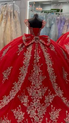 Red Quince Dress With Cape, Red And Gold Xv Dresses, Sweet 16 Dresses Red And Gold, Red N Gold Quince Dresses, Cute Quinceanera Dresses Red, Quince Dark Red Dresses, Red Sparkly Quinceanera Dresses, Light Red Quinceanera Dresses, Moda2000 Quince Dresses Red