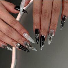 White Stiletto Nails, White Chrome Nails, Black Stiletto Nails, Chrome Nails Designs, Stiletto Nails Designs, Silver Nails