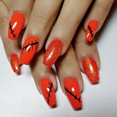 Bright orange nails are given a creepy twist with black stitched details, reminiscent of Frankenstein’s monster. The vibrant color paired with the spooky stitching makes this design a standout choice for Halloween, offering a fun and bold way to embrace the season.@emeraldnails1 Halloween Nail Art Simple, Natural Nail Halloween Designs, Halloween Town Nails, Halloween Nails Colors, Orange Halloween Nail Designs, Halloween Easy Nails, Stitches Nails, Halloween Nails Dip, Halloween Nails Simple Short