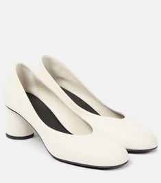 Leather pumps in white - CO | Mytheresa Mid Heels Pumps, White Pumps, Evening Shoes, Mid Heel, Leather Pumps, Shoe Box, Pump Shoes, Leather Crossbody Bag, Pumps Heels