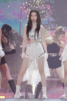 Preformance Outfits, Kpop Stage, Yoo Jimin, Yu Jimin, Stage Outfit, Karina Aespa, Aespa Karina, November 17, Kpop Fashion Outfits