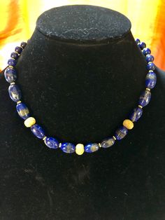 Lapis lazuli and gold: a perfect combination. This necklace is made with brilliant blue lapis lazuli and gold plated knotted beads from Turkey. It's finished with a lobster claw clasp. Blue Lapis Lazuli, Bird Necklace, Blue Lapis, Beaded Necklaces, Floral Earrings, Turquoise Beads, Jewelry Projects, Star Earrings, Chandelier Earrings