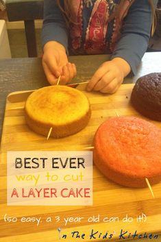 BEST EVER WAY TO CUT A LAYER CAKE (so easy a three year old can do it!) Four Layer Cake, Decorating Frosting, Flat Cakes, Cake Hacks, Frosting Tips, Celebration Cake, Easy A