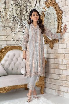 Pakistani Dress Designer Statement Dupatta, Dabka Work, Net Shirt, Embroidery Fashion Detail, Eid Dresses, Pakistani Designers, Silk Dupatta, Embroidery Fashion, Party Wear Dresses