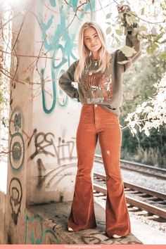 Bell Bottom Outfits, Bell Bottoms Outfit, Moda Hippie, Estilo Hippy, 70s Inspired Fashion, Western Style Outfits, Popular Outfits, Cute Fall Outfits, Hippie Outfits