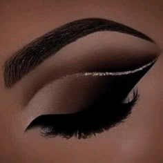 Black Eye Shadow Looks Aesthetic, Easy Disney Makeup Looks, Black Makeup Prom Looks, Black Quinceanera Makeup, Black Quince Makeup, Prom Makeup For Brown Eyes Black Dress, Black Makeup Looks Eyeshadows, Black And White Eye Makeup, Black And White Makeup Looks