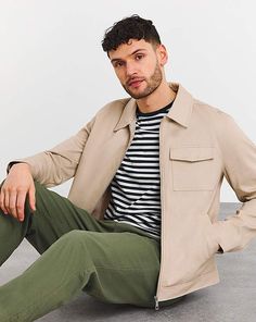 #MensFashion #MensStyle #MensOutfit #MensWear #MensClothing #MensAccessories #MensOOTD #MensInspiration #MensStreetStyle #MensFashionBlog Mens Summer Jacket, Male Fashion Outfits, Mens Summer Jackets, Mens Light Jacket, City Break Outfit, Wardrobe Light, Mens Fashion Coat, Mens Fashion Vintage, Mens Smart Casual Outfits