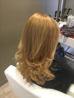 Golden Blonde Hair With Layers, Golden Wavy Hair, 90s Golden Blonde Hair, Golden Bombshell Hair, Gold Blonde Hair, Blo Blow Dry Bar, Long Golden Blonde Hair Aesthetic, Warm Blonde Hair, Hair Motivation