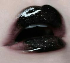 Dark Lipstick, Cool Makeup, Dark Lips, Kesha, Lip Art, Make Me Up, Artistry Makeup