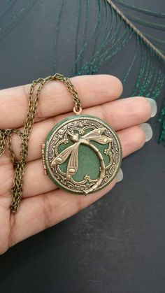 Dragonfly Locket Pendant Necklace Vintage Style by PinkLaLou Dragonfly Locket, Daughter Wedding Gifts, Locket Necklace Vintage, Pendant Necklace Vintage, Vintage Pendant Necklace, Locket Pendant Necklace, Vintage Lockets, Dope Jewelry, New Rock