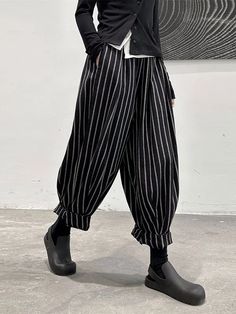 Clown Pants, Black Short Jumpsuit, Striped Harem Pants, Hakama Pants, Womens Black Jumpsuit, Pu Skirt, Moon Fashion, Harem Pants Women, Cropped Pants Women