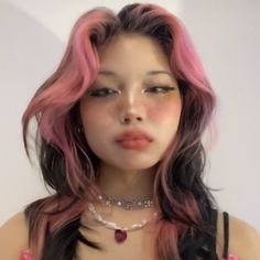 Light Pink Hair Underneath, Black And Pink Hair Asian, Pink And Brown Hair Aesthetic, Pink And Brown Short Hair, Light Brown Hair Pink Highlights, Light Pink Hair Streaks, Light Pink Streaks In Brown Hair, Short Brown Hair With Pink Highlights, Brown And Light Pink Hair