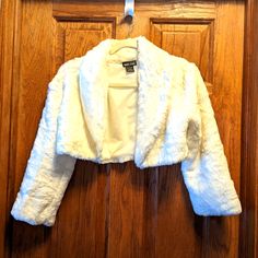 Like Brand New- Size S, Fully Lined, Color Is White, 15" L, 18.5" Sleeves, 3.5" Inseam. A Bolero Jacket Is A Short, Open-Front Jacket. Some Bolero Jackets Cinch Or Tie At A Central Point Above The Sternum. Bolero Jackets Are A Fixture Of Formal Women’s Clothing And Eveningwear, And This Stylish Cropped Jacket Works As A Fashionable Cover-Up For People Of All Genders. Winter White Fitted Blazer, Fitted White Blazer For Winter, White Fitted Cropped Jacket For Winter, Fitted Winter White Blazer, White Long Sleeve Cropped Jacket For Winter, Fitted Long Sleeve Blazer In Winter White, Fitted Winter White Long Sleeve Blazer, Fitted Cream Blazer For Winter, Formal Women