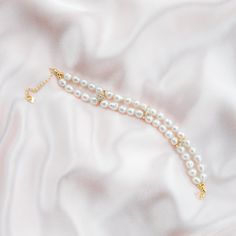 This Baroque bracelet features two layers of delicate chain adorned with sparkling four-leaf clover zircon pieces. The unique Baroque design adds a touch of vintage elegance, while the zircon accents add a touch of sparkle. Perfect for dressing up any outfit like wedding dresses or adding a touch of elegance to your everyday look. This bracelet is a must-have for any pearl jewelry lover. Pearl Type: Freshwater Baroque Pearls Pearl Quality: [Shape]: Baroque Irregular Shape [Pearl Size]: 6-7mm [Bl Baroque Bracelet, White Pearl Bracelet, Baroque Design, Vintage Elegance, Four Leaves, Delicate Chain, Pearl Types, Leaf Clover, Pearl Size