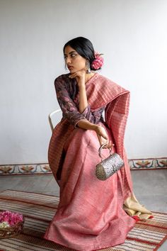 Saree Linen Jamdani Sarees, Outfit From Saree, Retro Saree Look, Saree Aesthetic, Indian Things, Saree Ideas, Linen Sarees, Sustainable Clothing Brands, Jamdani Saree