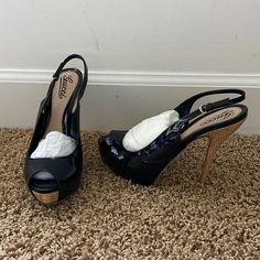 Black Leather And Wicker Gucci Sling Backs - Hardly Worn Gucci Slingback Heels For Evening, Gucci Leather Slingback Heels, Chic Gucci Slingback Heels, Gucci Ankle Strap Heels For Night Out, Gucci Black Open Toe Heels, Chic Black Gucci Heels, Gucci Sling, Shoes Gucci, Gucci Leather