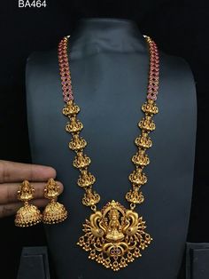 Long Neckless, Lakshmi Haram, Nakshi Jewellery, Ruby Necklace Designs, Handmade Gold Necklace, Temple Jewelry Necklace, Indian Wedding Jewelry Sets, God Statue, Beautiful Bridal Jewelry