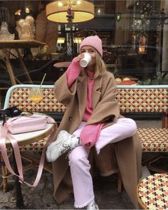 Vinter Mode Outfits, Winter Mode Outfits, True Spring, Look Rose, Pink Scarf, Winter Trends, Coat Outfits