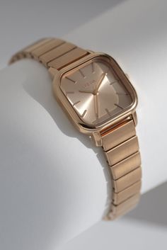 Trendy Watches Women Fashion, Trendy Watches Women, Elegant Watches Women, خواتم خطوبة, Pretty Watches, Ladies Bracelet Watch, Womens Designer Watches, Classy Watch, Trendy Watches