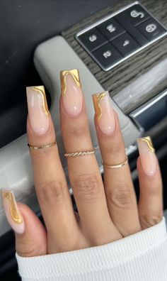 Gold Chrome Oval Nails, Good Tip Nails, Gold Vacation Nails, Classy Square Acrylic Nails, Classy Acrylic Nails Square, Vacation French Tip Nails, Kali Uchis Nail Ideas, Gold Metallic Nails, Gold Chrome French Tip