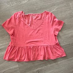 Never Worn Coral Flowy Cotton Shirt. Gap Cotton Tops For Summer, Gap Relaxed Fit Shirt For Spring, Gap Trendy Relaxed Fit Tops, Gap Relaxed Fit Trendy Tops, Trendy Relaxed Fit Gap Tops, Fitted Casual Tops From Gap, Gap Casual Summer Shirt, Casual Gap Summer Shirt, Fitted Gap T-shirt For Summer